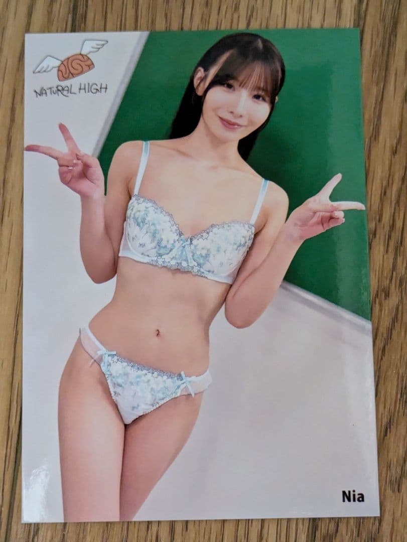 伊藤める　nia 　生写真　セクシー　女優　可愛い　青　ビキニ