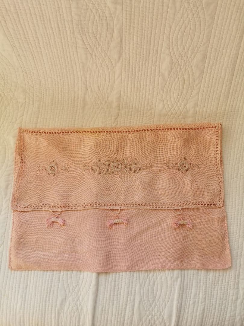 アンティーク 珊瑚色蓋付きランジェリーケース ピローカバー 盛上＆梯子レース刺繍