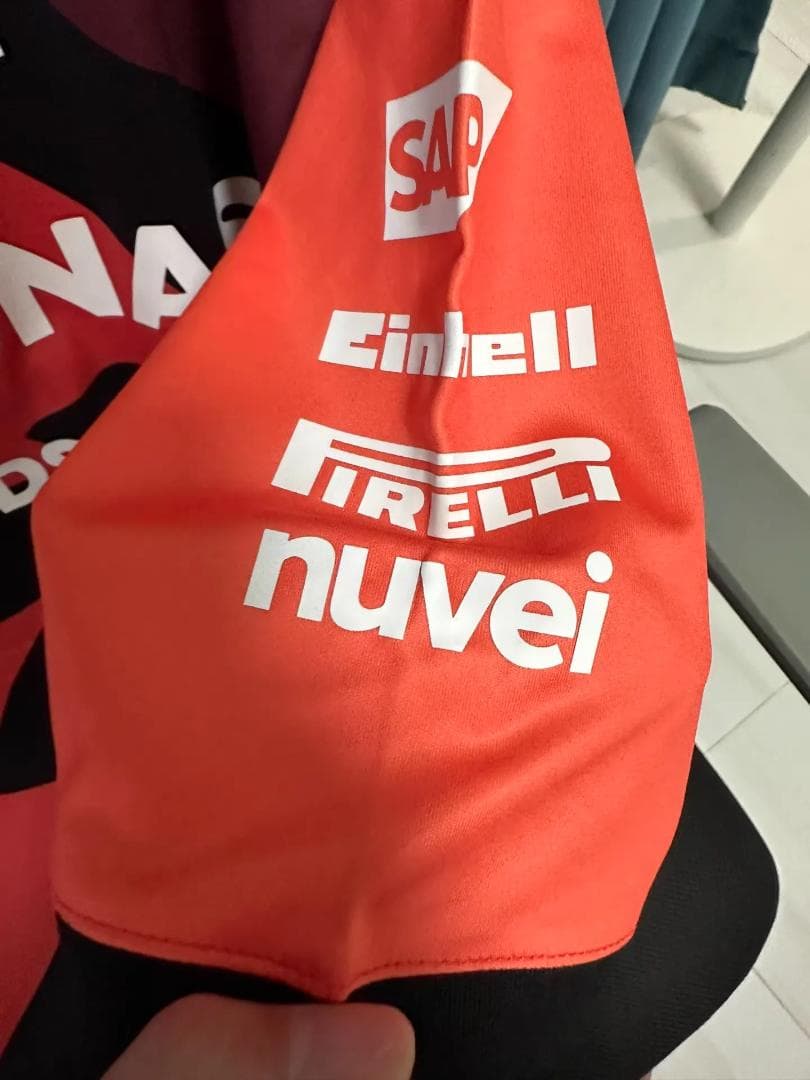 2025 年メルセデス AMG F1 チーム 限定モデル