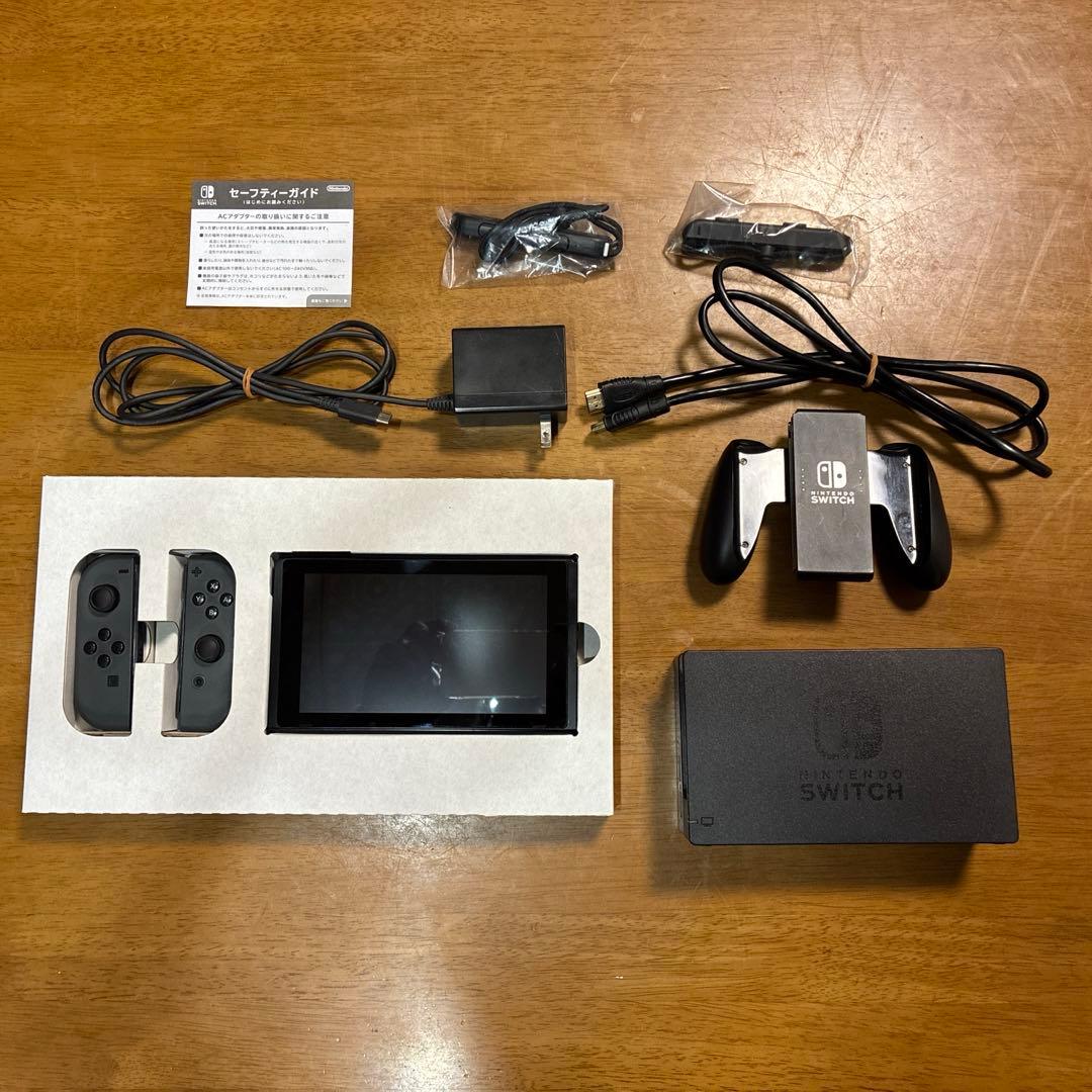 L*i様 Nintendo Switch 本体 付属品全て付　バッテリーやや弱