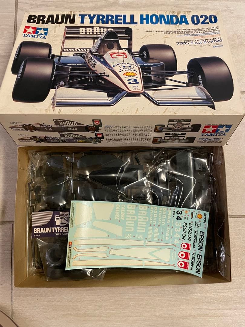 三連休限定　タミヤBRAUN TYRRELL HONDA 020 1/20