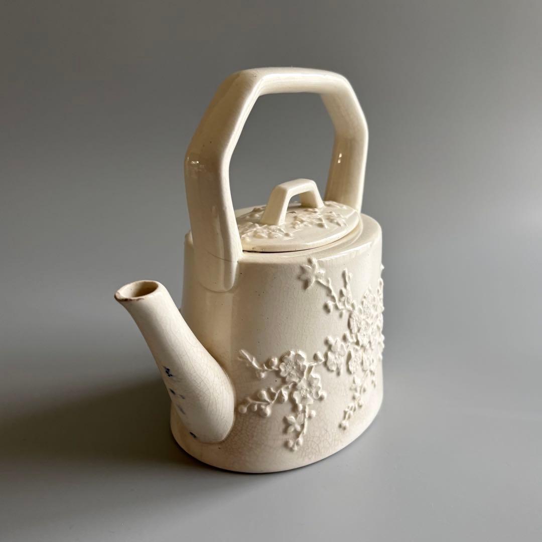 英国アンティーク　1880年代Bristol　　梅の浮彫りポット⚫︎稀少品・美術品