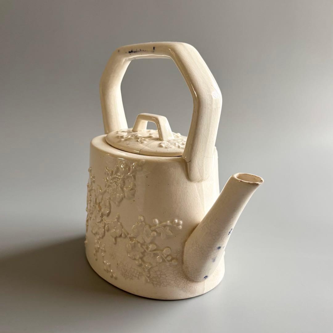 英国アンティーク　1880年代Bristol　　梅の浮彫りポット⚫︎稀少品・美術品