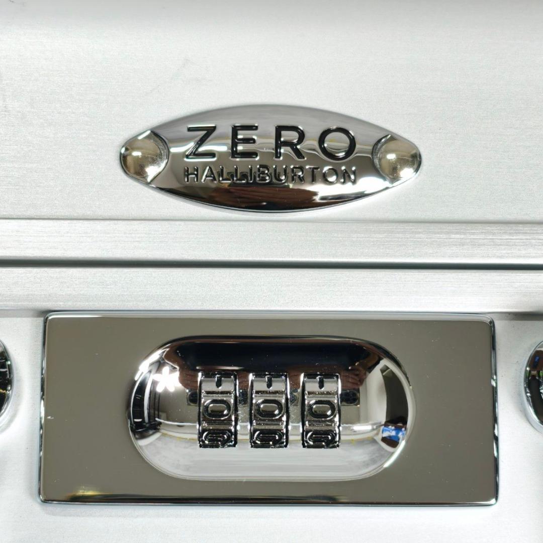 【美品】ゼロハリバートン ミニアタッシュケース カメラケース シルバー