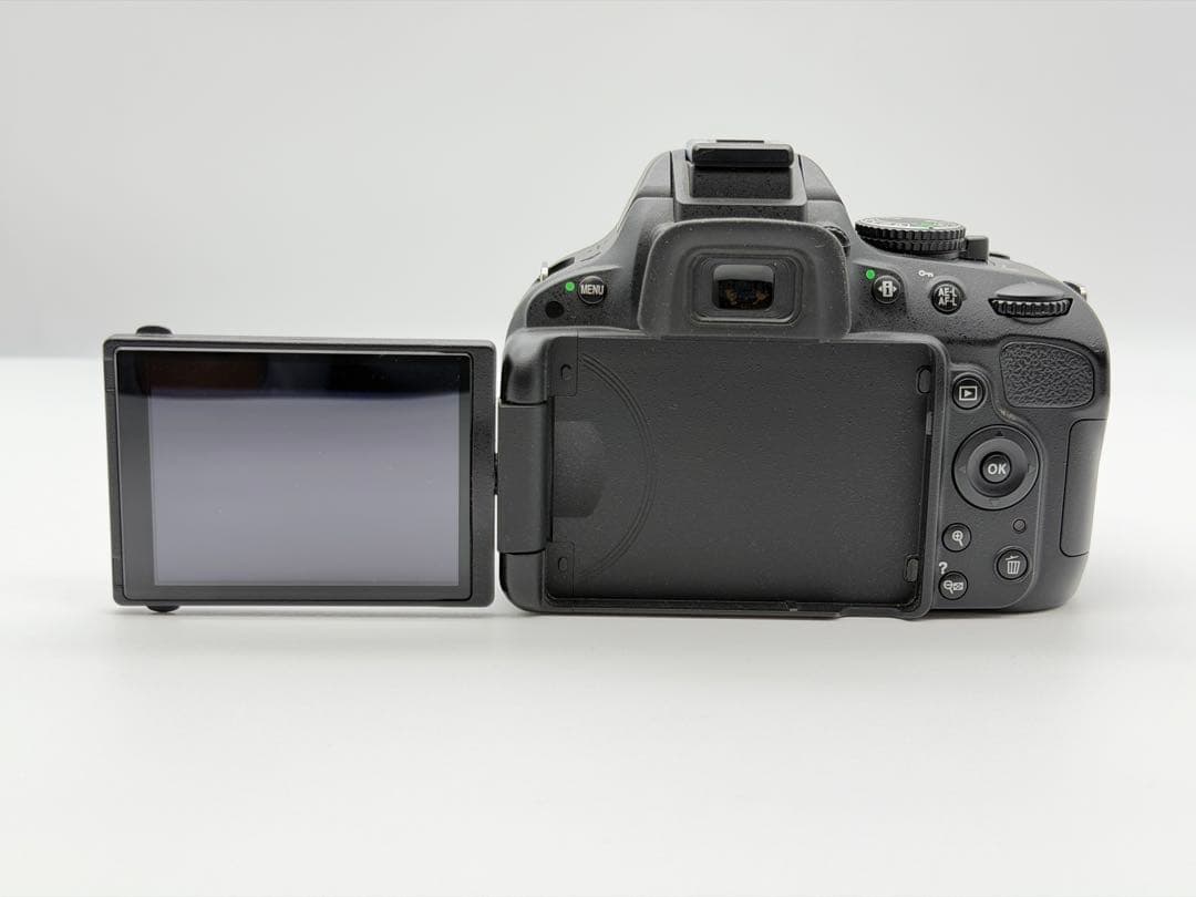 Nikon D5100 ボディ（バッテリー・充電器付）