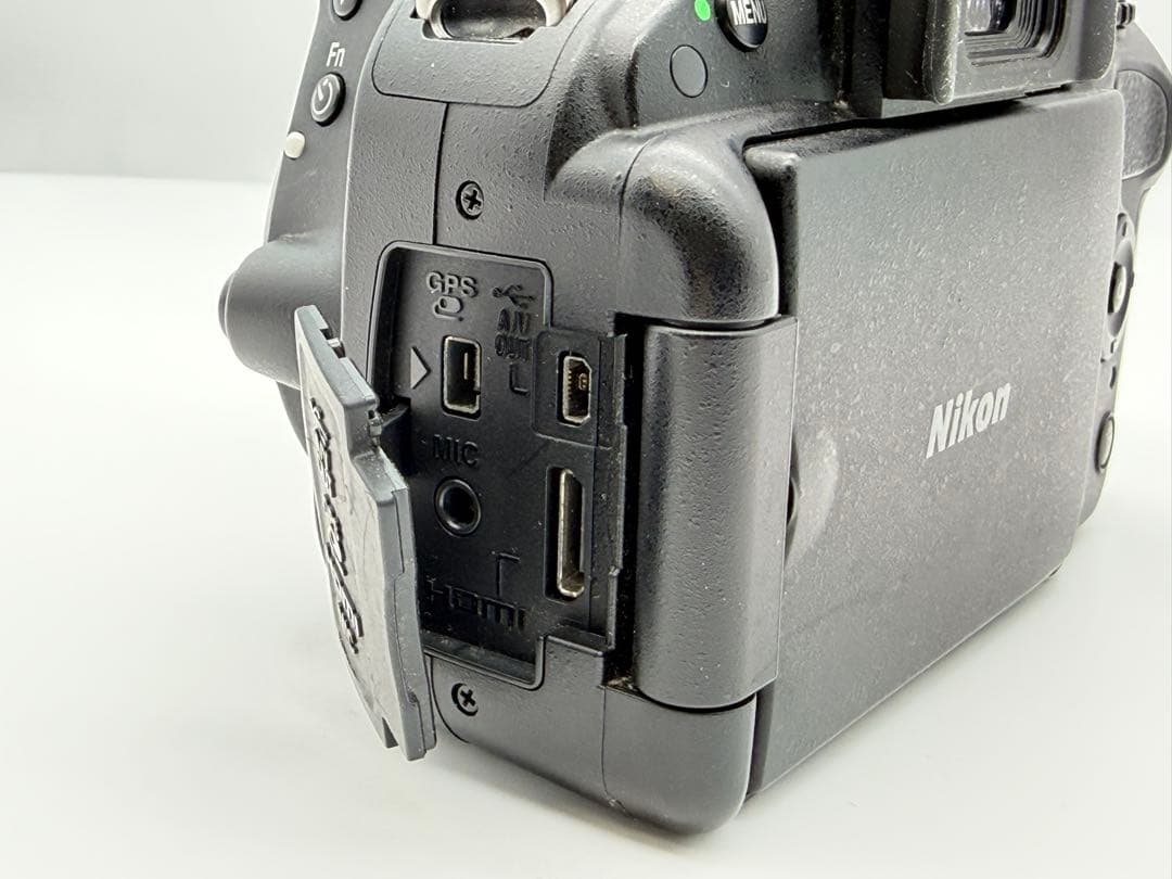Nikon D5100 ボディ（バッテリー・充電器付）