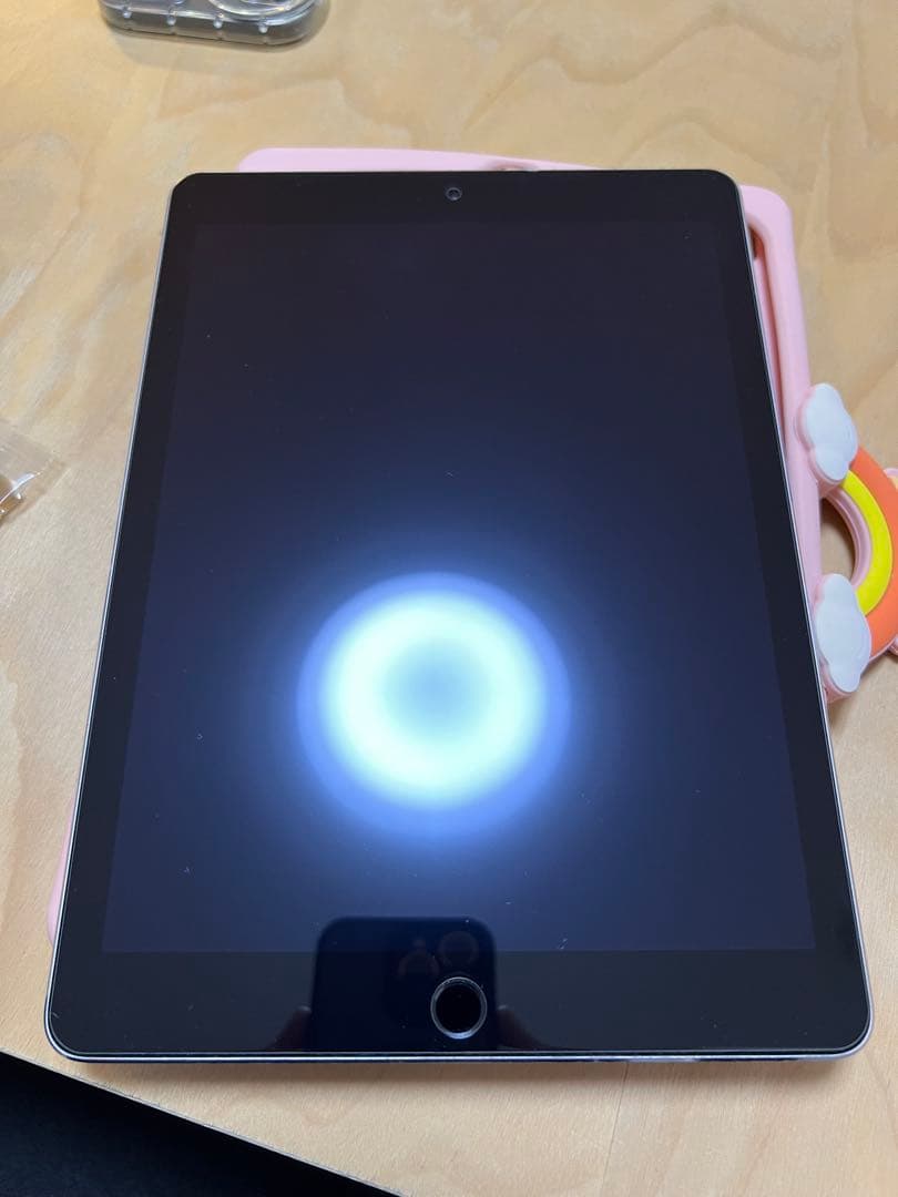 【子供の動画視聴に最適】iPad air2 16GB シルバー ケース付き