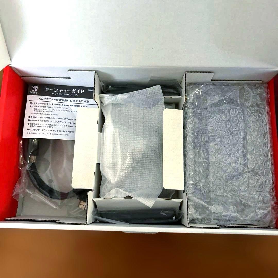 未使用　Nintendo Switch 本体　アダプター無し　Joy-Con無し