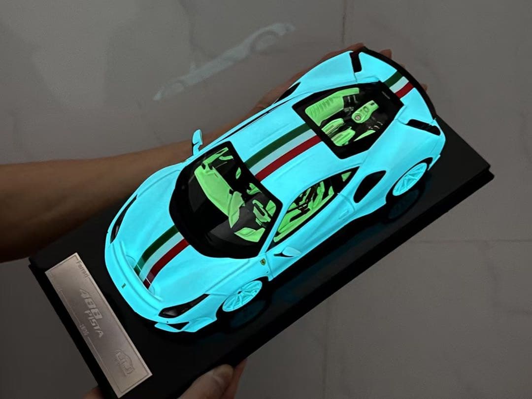 入手困難 UU モデル 夜光機能 1/18 フェラーリ 488 ピスタ ミニカー