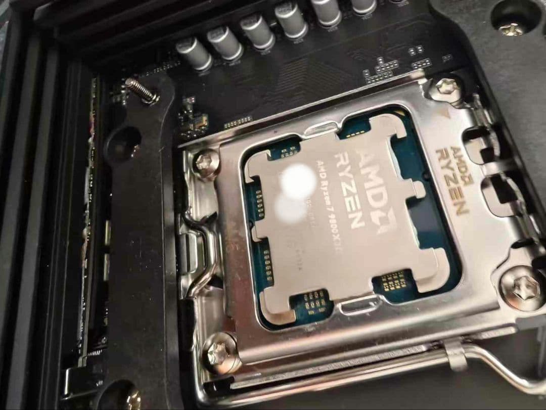 【美品】AMD Ryzen 7 9800X3D 出品のお知らせ