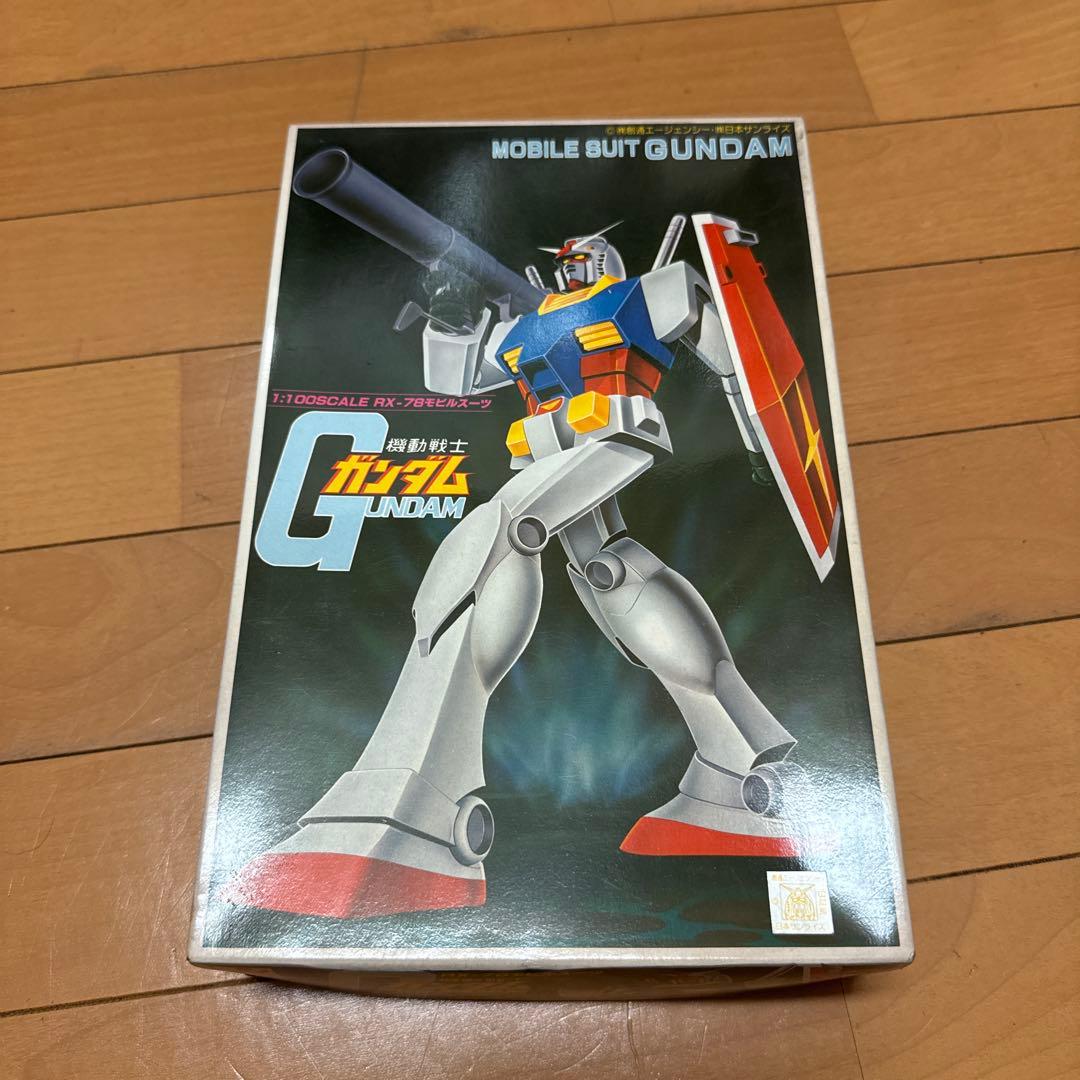 未開封　RX-78モビルスーツ　機動戦士ガンダム　バンザイ　希少　1:100