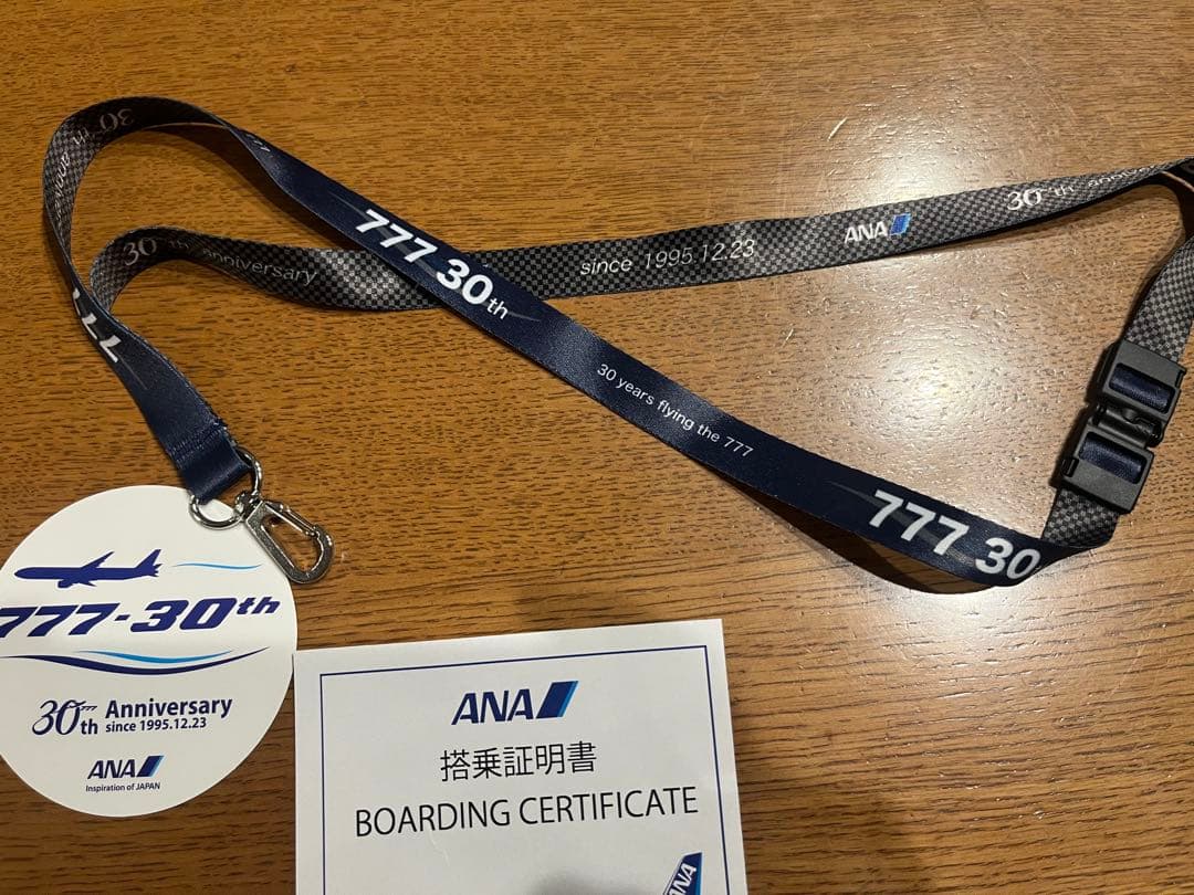 ANA ボーイング777 就航30周年記念ストラップ、ステッカーと搭乗証明書