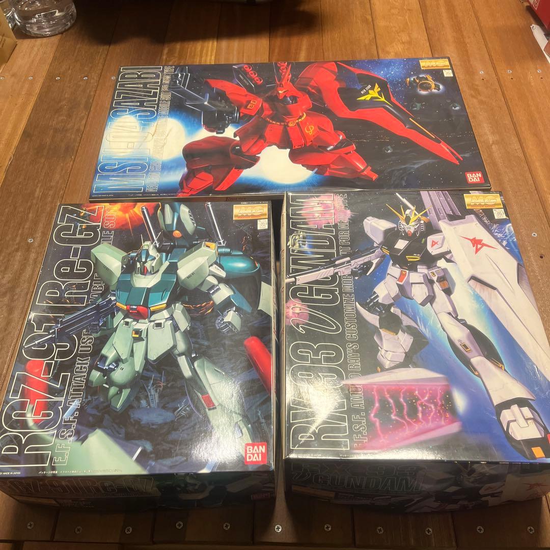 MG ガンプラ　サザビー、リガズィ、ニューガンダム 3点セット
