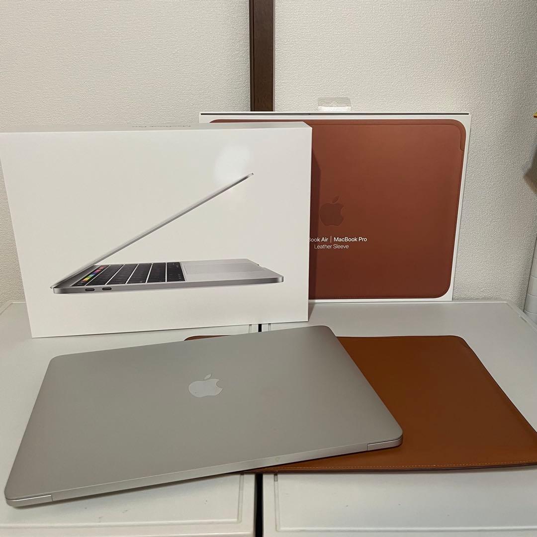 ＊MacBook Pro 13-inch, 2019,シルバー レザースリーブ付