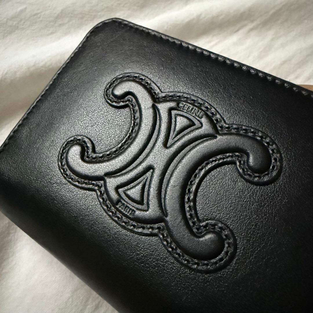 CELINE セリーヌ　トリオンフ　コンパクト　財布　二つ折り　ジップ　黒
