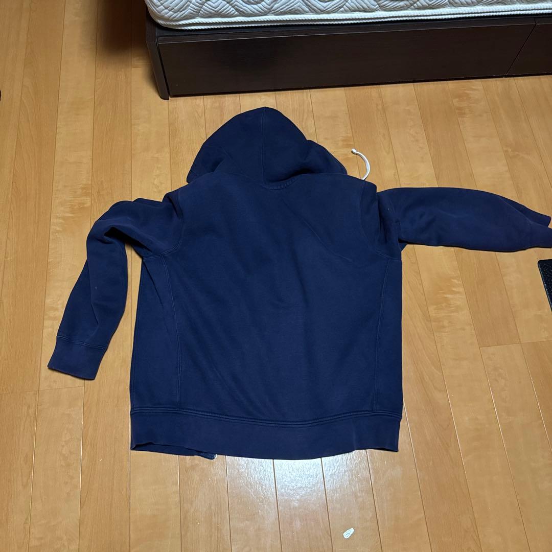 ポロ刺繍入りネイビーパーカー