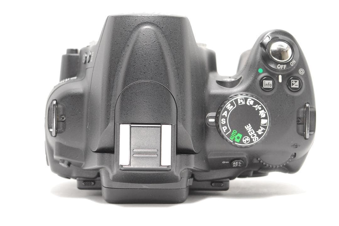 【美品】Nikon D5000　スマホ転送　動画も写真も撮れる　バリアングル液晶