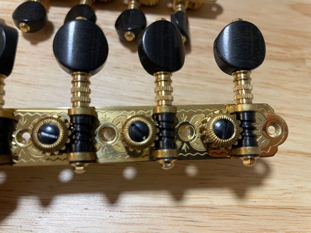 新品 ルブナー Rubner マンドリン用ペグ 黒檀 ゴールド×ブラック