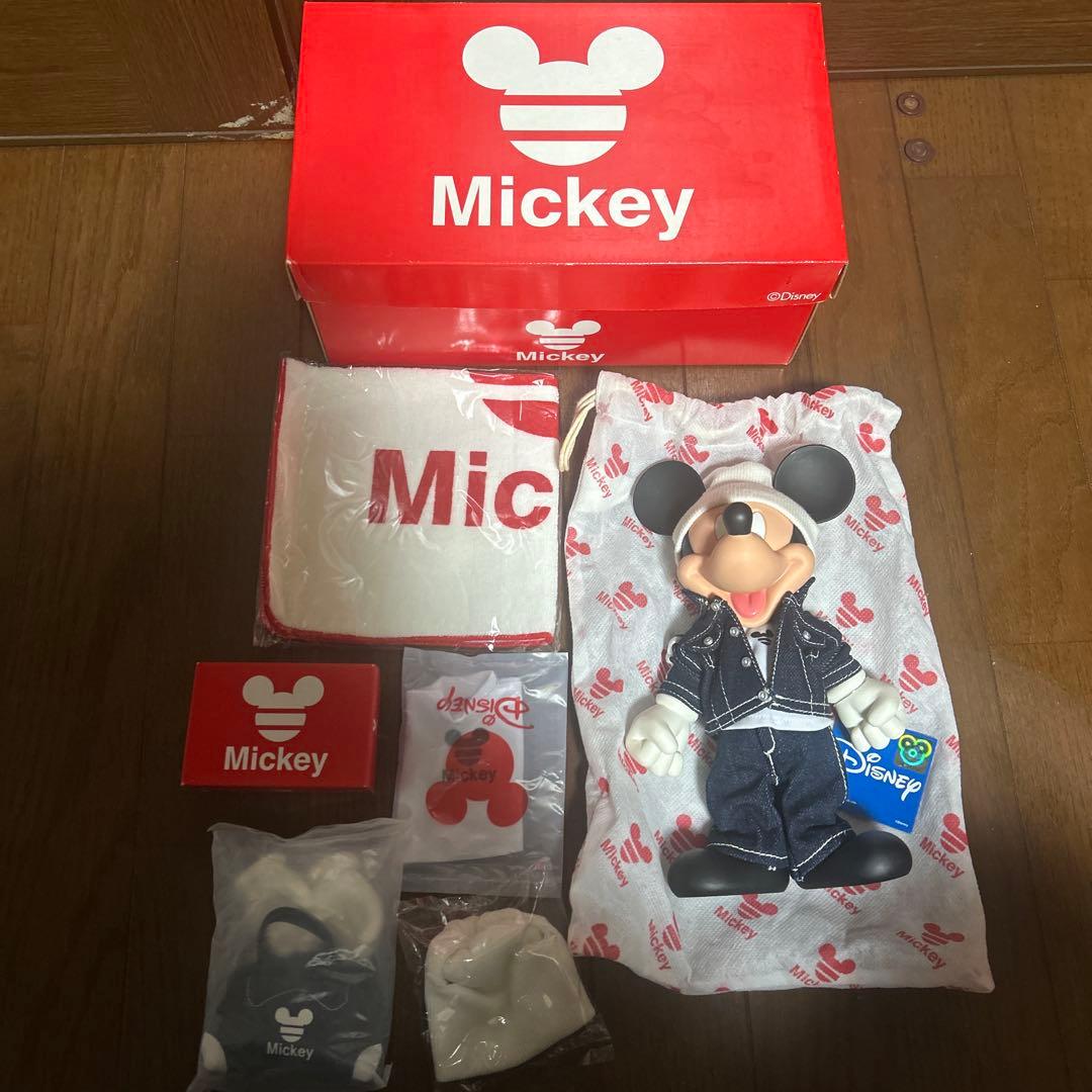 ディズニー　アディダスコラボ　フィギュア