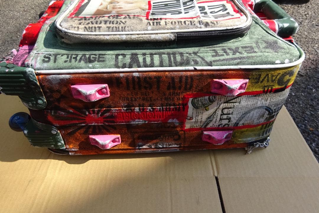 キャリーケース/キャリーバッグ 収納 ストリートアート 展示品 小型