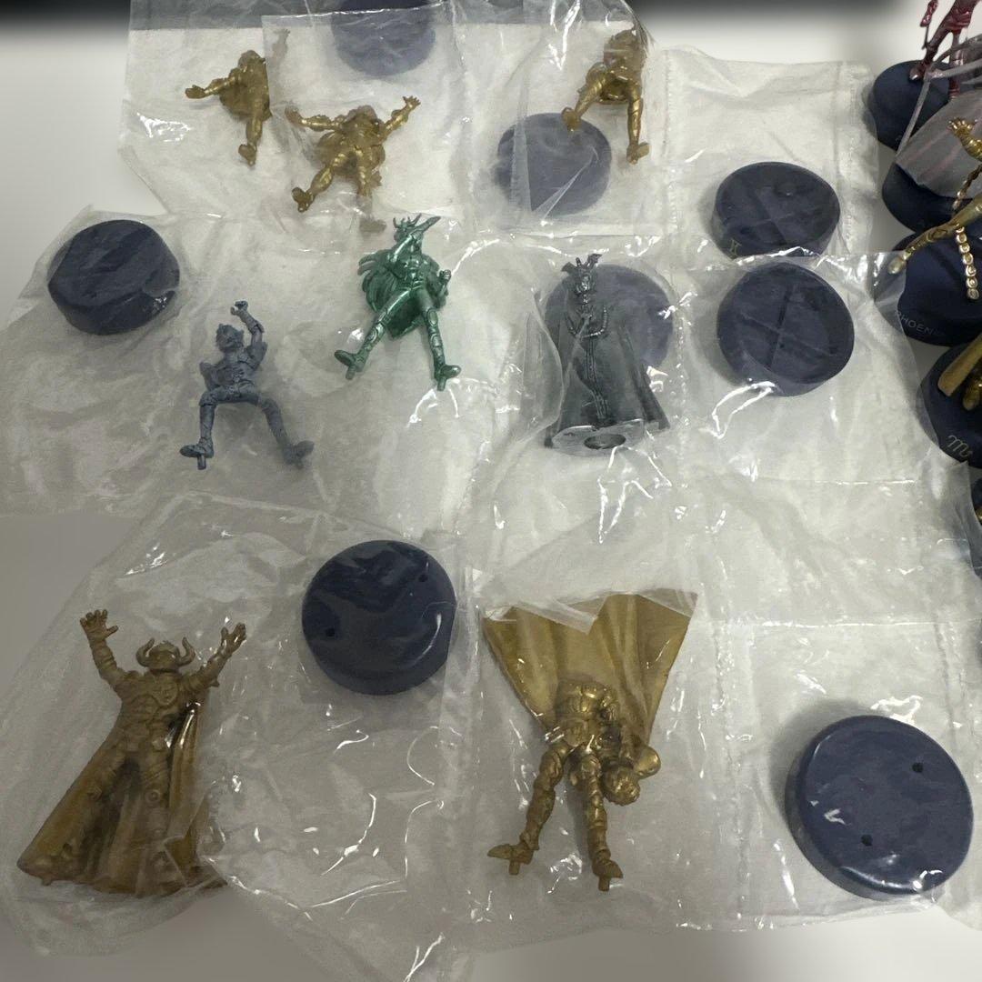 聖闘士星矢フィギュア 21体セット LEDベース付き