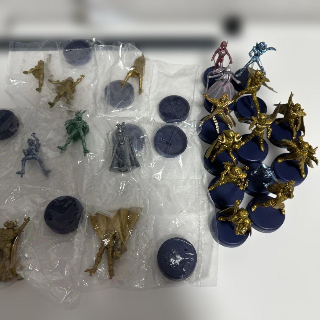 聖闘士星矢フィギュア 21体セット LEDベース付き