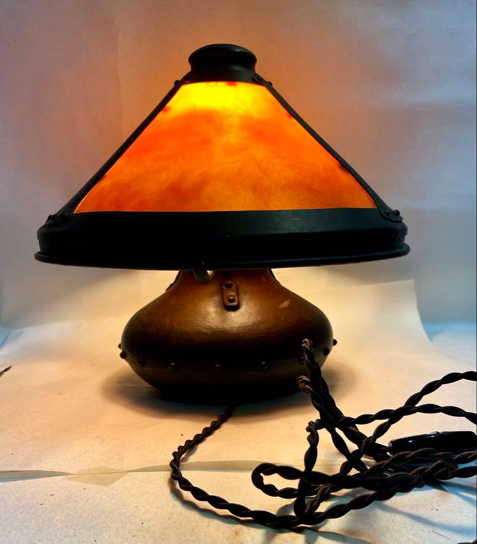 ロッジ•マイカランプ　アーツ&クラフツの金属工芸家ファン•エルブ作