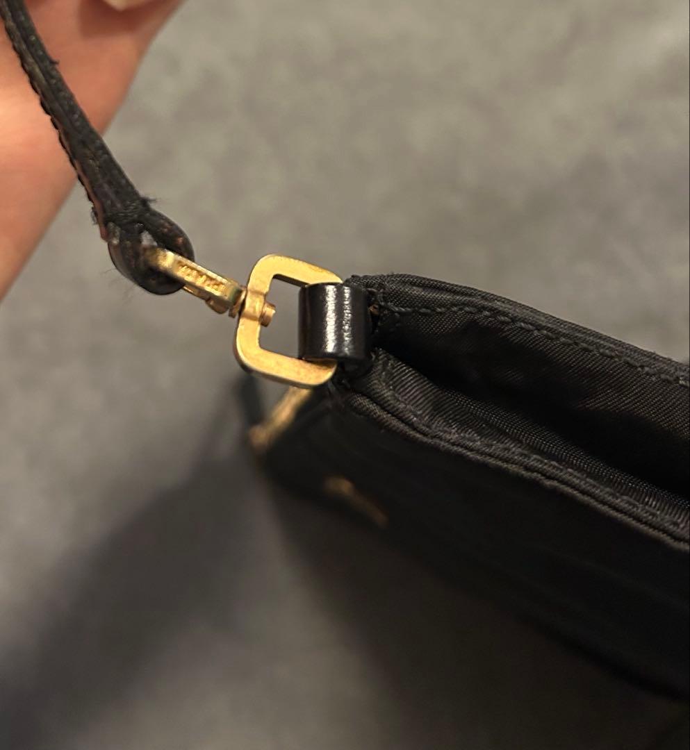 美品 PRADA ナイロン ポーチ型 ショルダーバッグ（短めストラップ）
