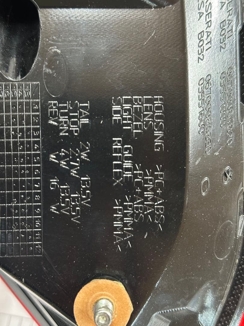 マセラティギブリ　純正テールランプ