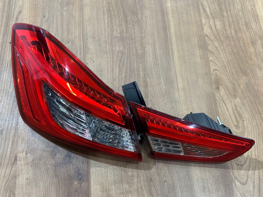 マセラティギブリ　純正テールランプ
