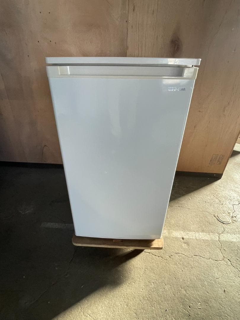 アイリスオーヤマ　冷凍庫　60L　IUSD-6A-W　2020年製
