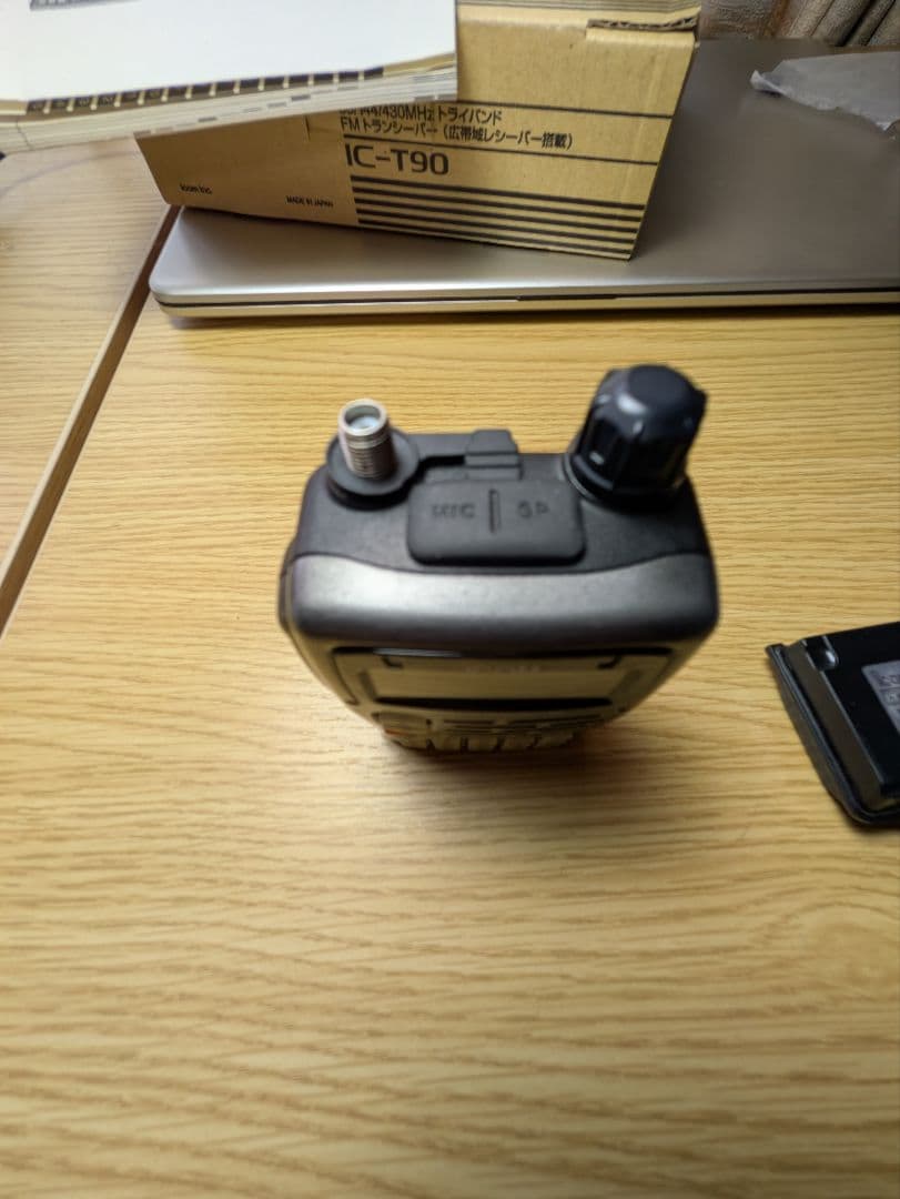 ICOM IC-T90 FMトランシーバー 50/144/430MHz