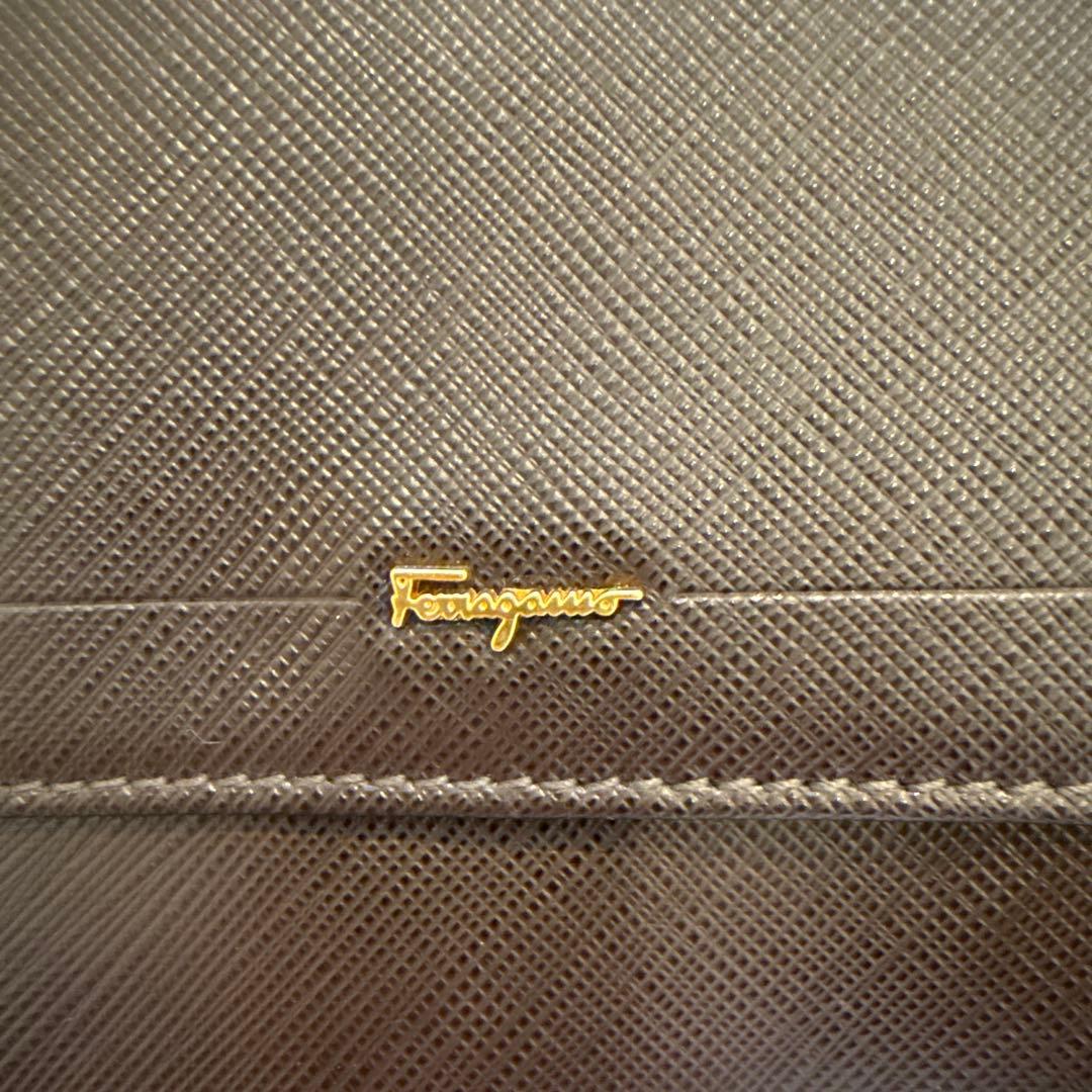 サルヴァトーレフェラガモ Salvatore Ferragamo 二つ折り財布