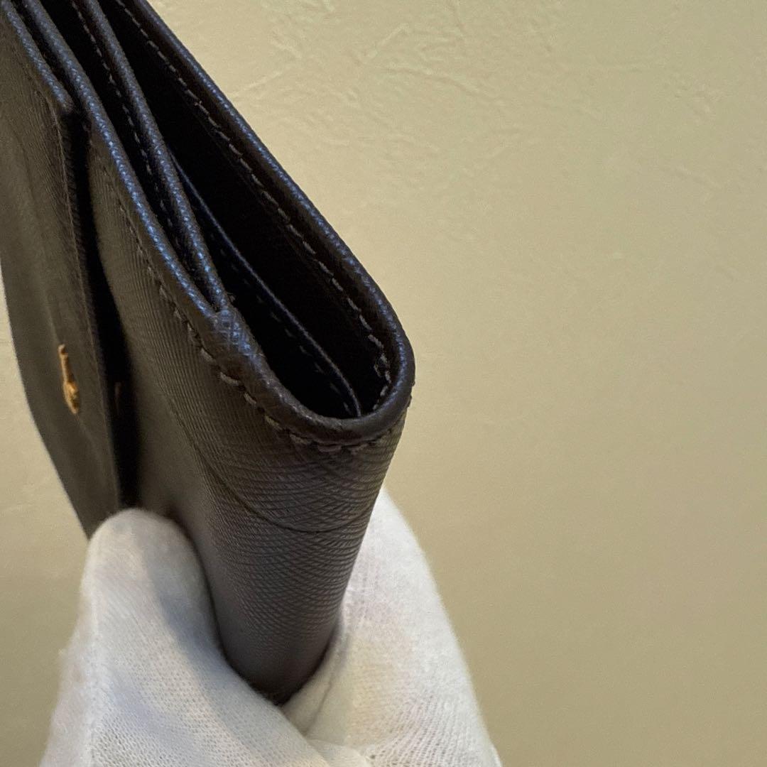 サルヴァトーレフェラガモ Salvatore Ferragamo 二つ折り財布