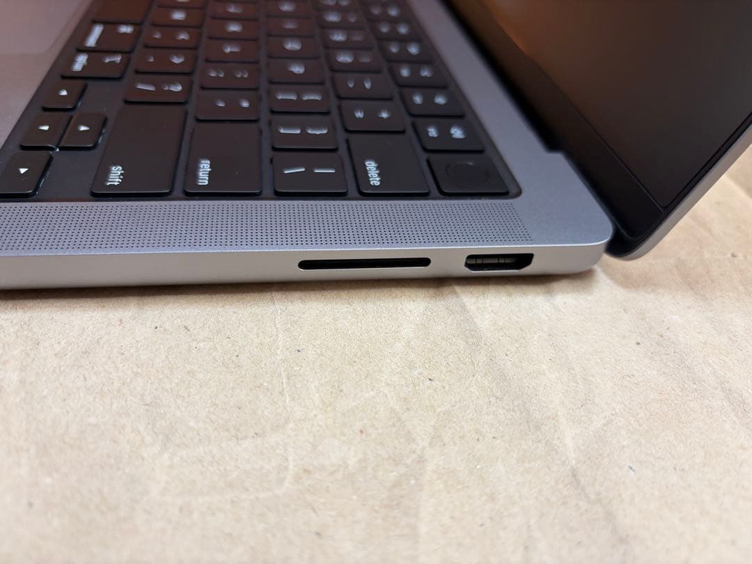 MacBook Pro M3 14”16GB/1TB 8C/10C USキー