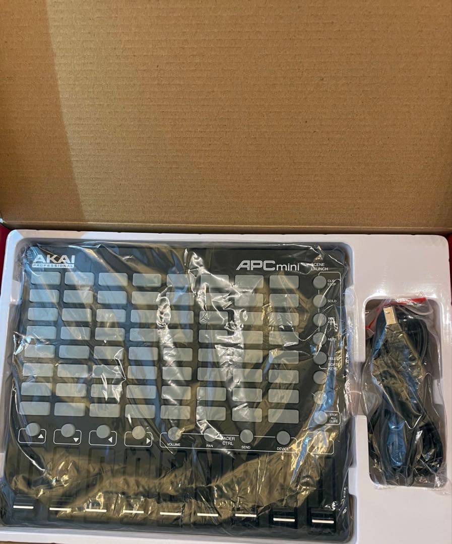 AKAI製 APC mini Ableton Live対応MIDIコントローラー