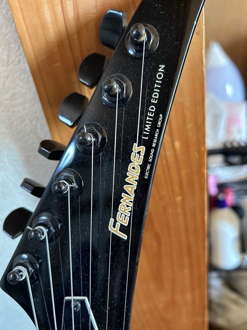 ブラック エレキギター　フェルナンデス、状態良い