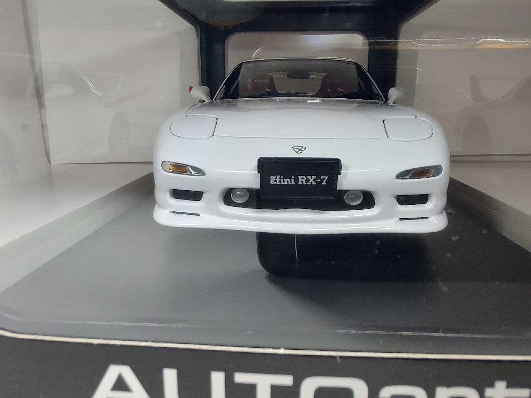 オートアート 1/18 RX-7 FD3S チューンドバージョン ピュアホワイト