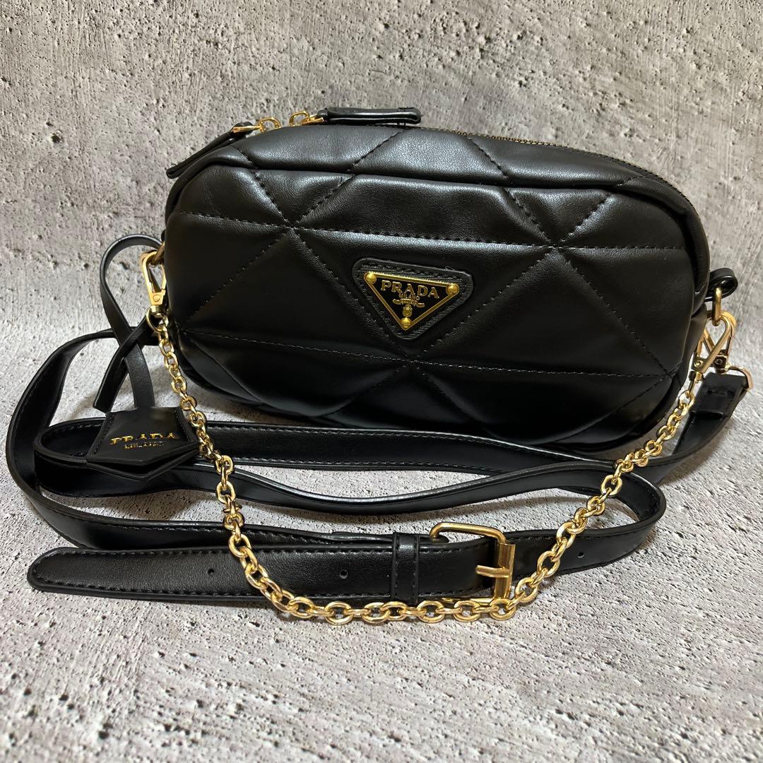 PRADA ブラック ショルダーバッグ キルティング