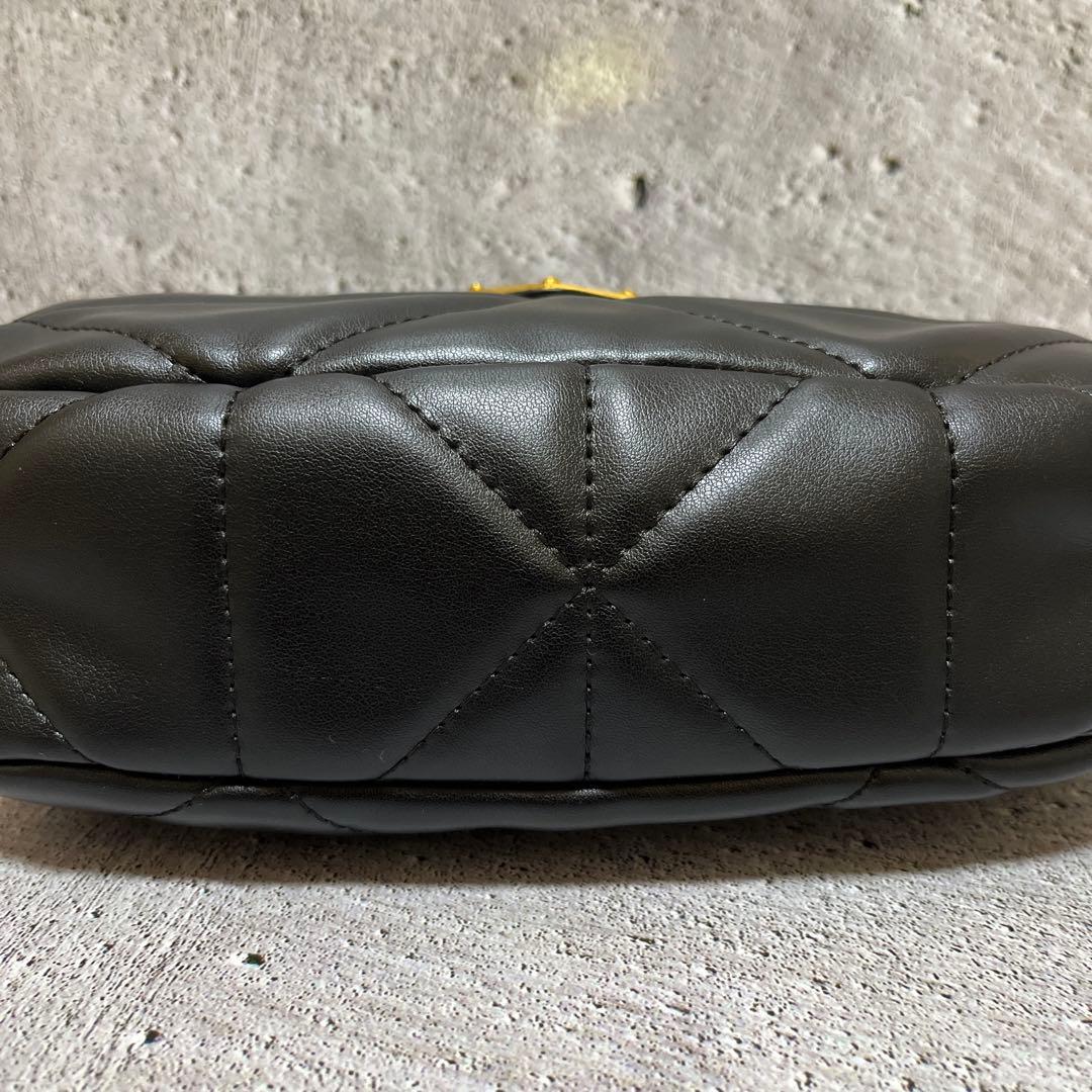 PRADA ブラック ショルダーバッグ キルティング