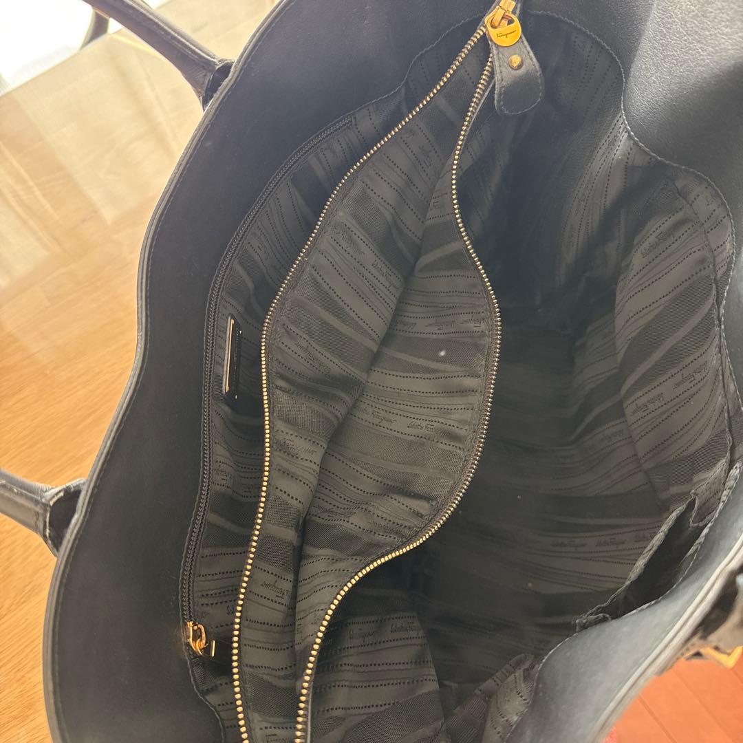 フェラガモ　ショルダーバッグ