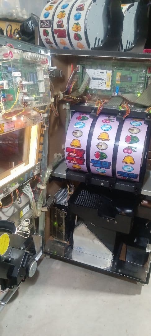 送料込　引取もok パチスロ　実機　4号機　サミー　北斗の拳SE 鍵　家庭用電源