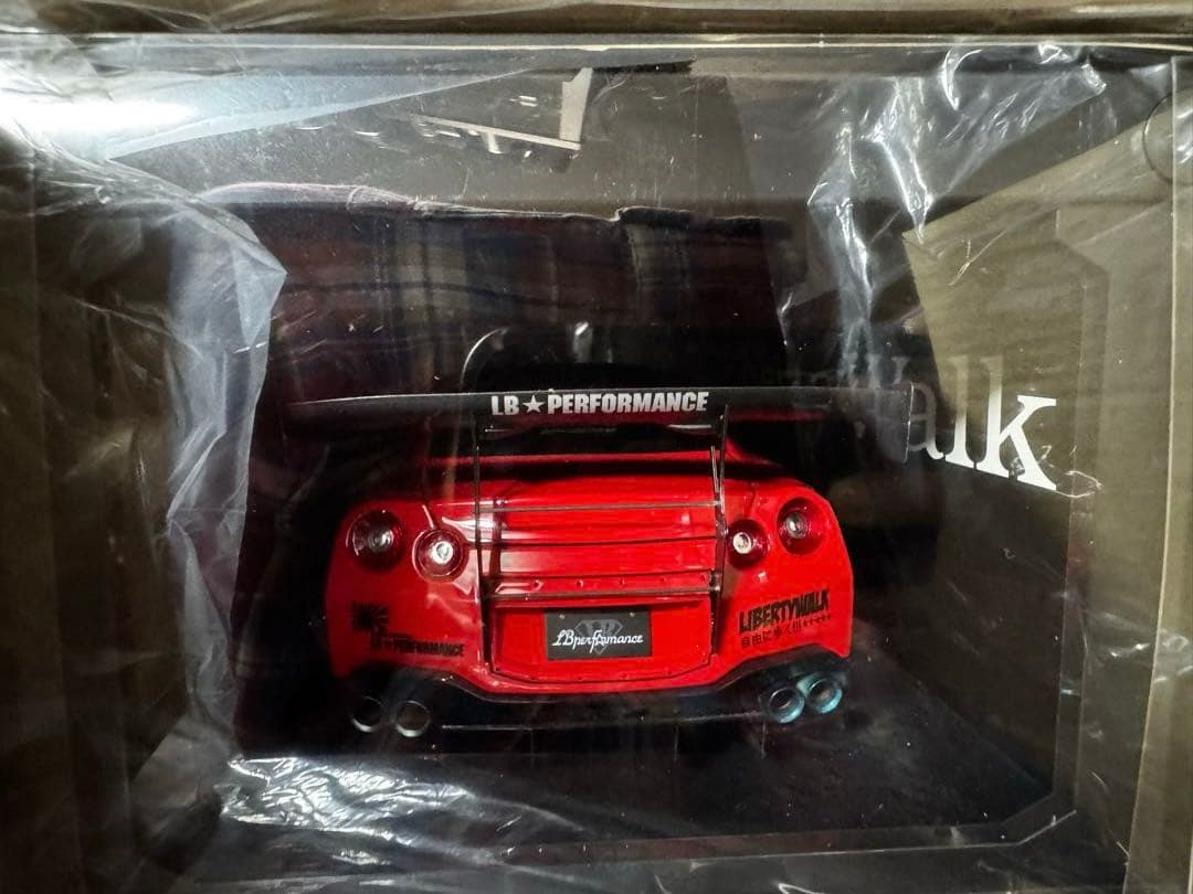 絶版 Nissan GT-R R35 Liberty Walk 1/18