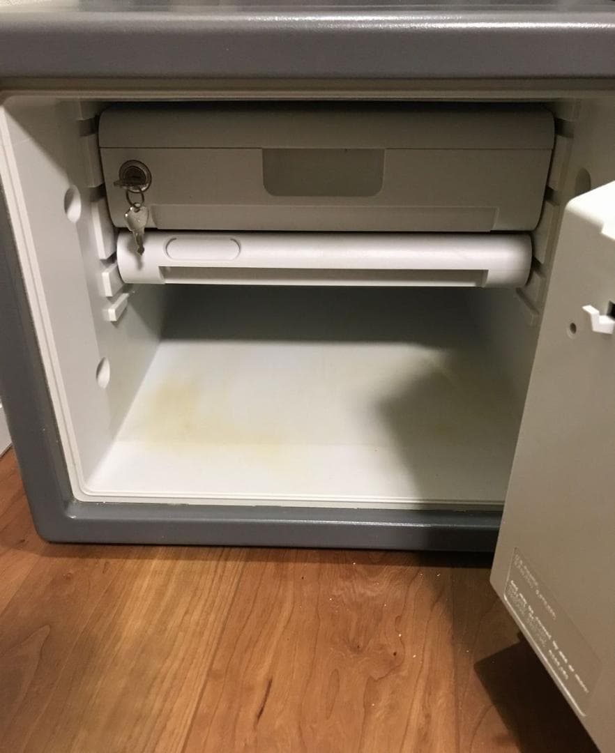 約23L セントリー Sentry 金庫 2時間耐火 耐水 テンキー式