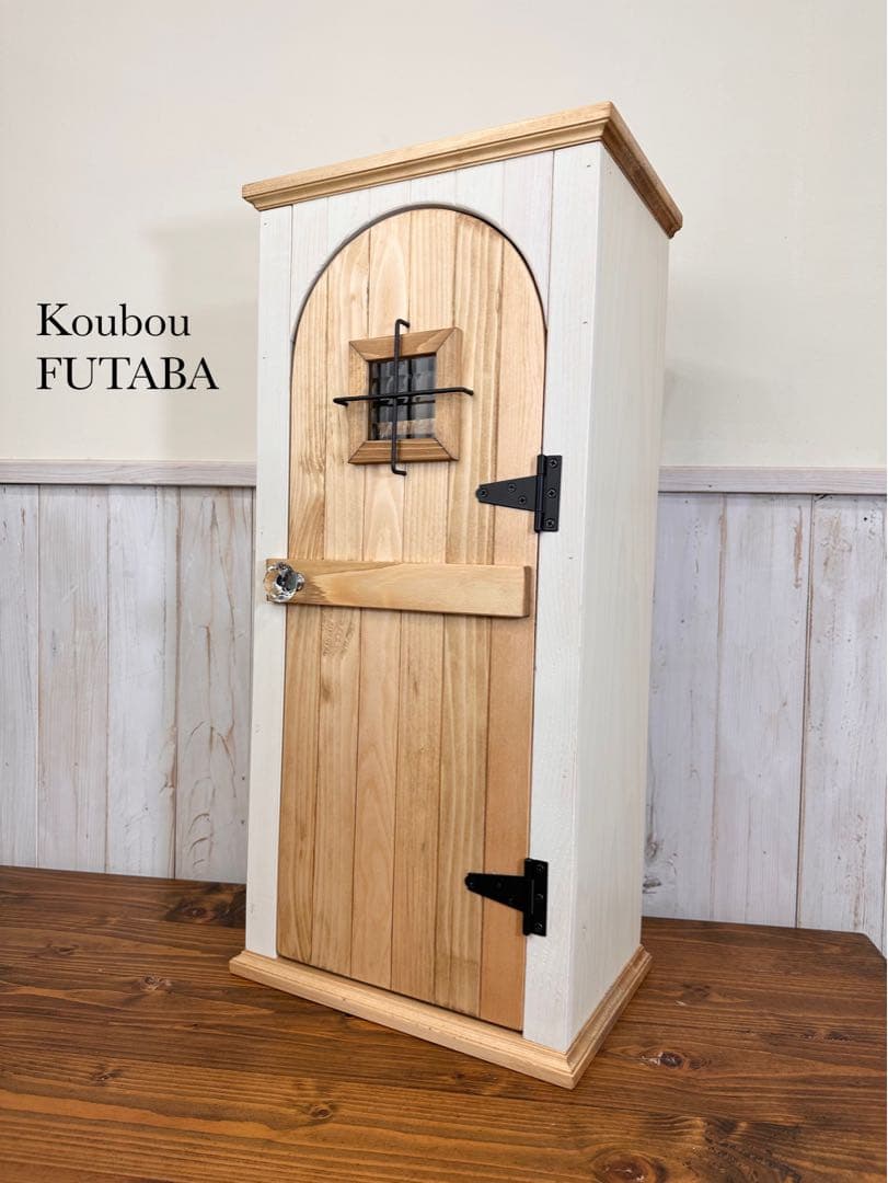 【1点のみ割れありのためお値引き】ナチュラルアンティークの扉のようなキャビネット