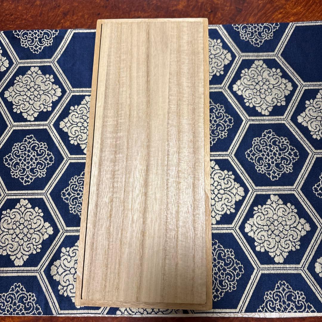 白檀扇透かし彫り木製扇子と木箱