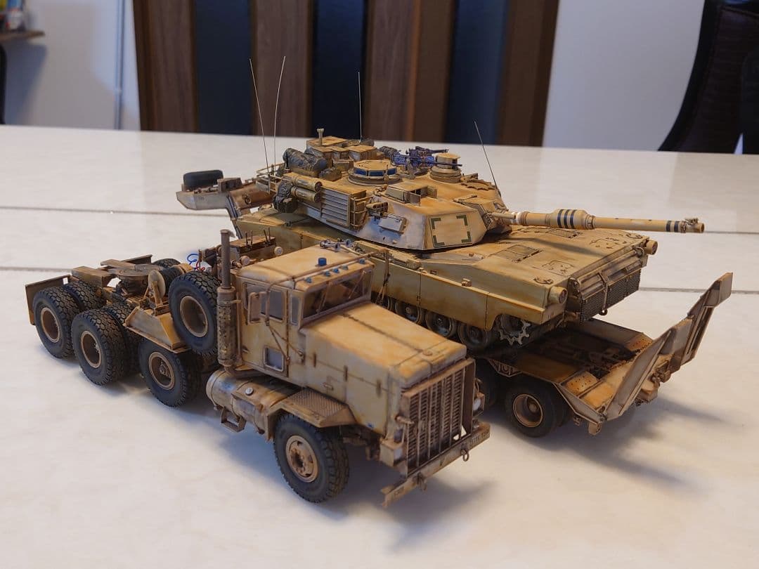 ホビーボス　戦車運搬車＆重装備セミトレーラー＆タミヤ　エイブラムス　1/35