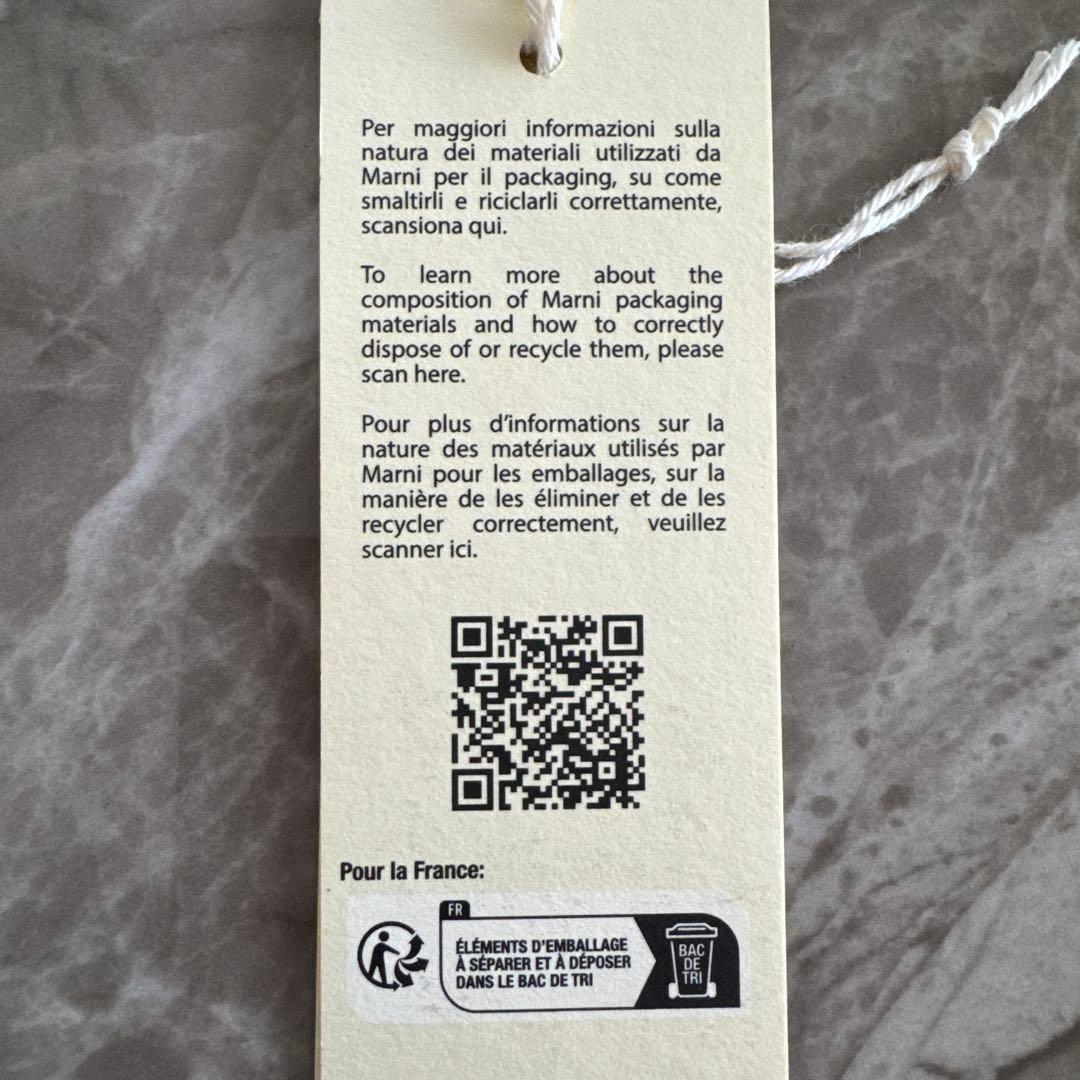 マルニ Marni チェーン付き財布 パテントレザー 水玉