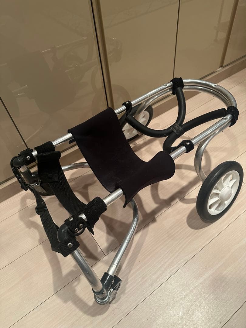 犬用車いす（ポチの車イス　四輪）中型犬（コーギー）用