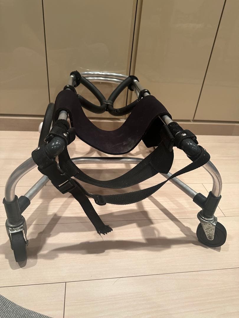 犬用車いす（ポチの車イス　四輪）中型犬（コーギー）用